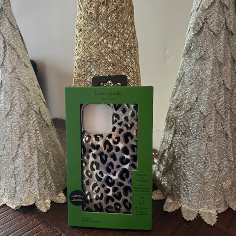 Brand New in box: Kate Spade iPhone 15 PRO MAX Case